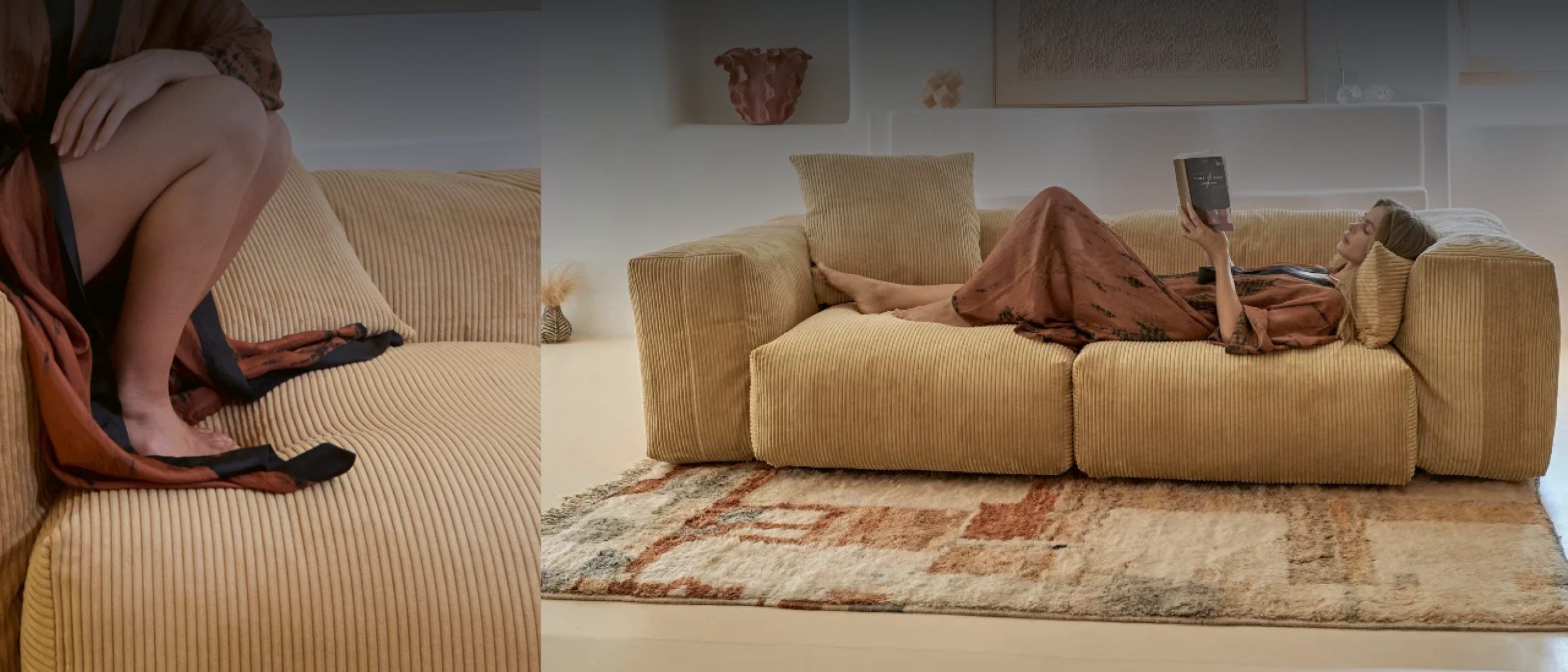 Vetsak Sofa mit Cordvelours Bezüge in einem warmen Camelton mit dekorativen Kissen.